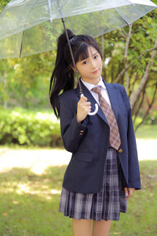 医生指尖摩擦着小豆豆